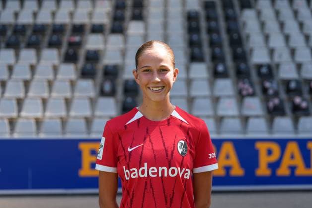 Maj Schneider (SC Freiburg, 15) Media Day in der Saison 2024 2025 bei den SC Freiburg Frauen Copyright: xArnexAmbergx