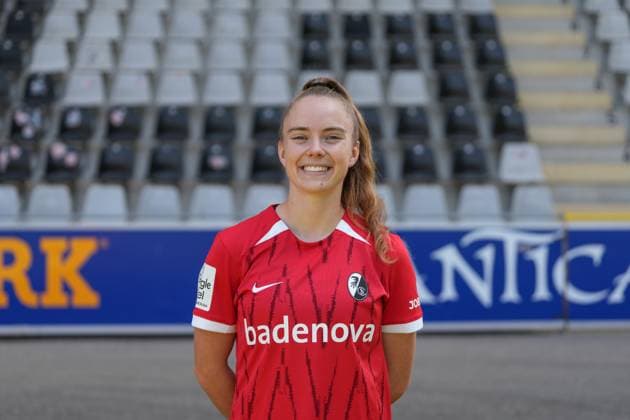 Lisa Kolb (SC Freiburg, 18) Media Day in der Saison 2024 2025 bei den SC Freiburg Frauen Copyright: xArnexAmbergx