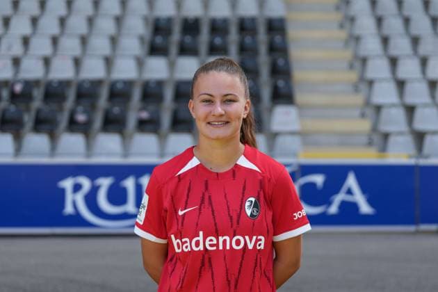 Annabel Schasching (SC Freiburg, 19) Media Day in der Saison 2024 2025 bei den SC Freiburg Frauen Copyright: xArnexAmbergx