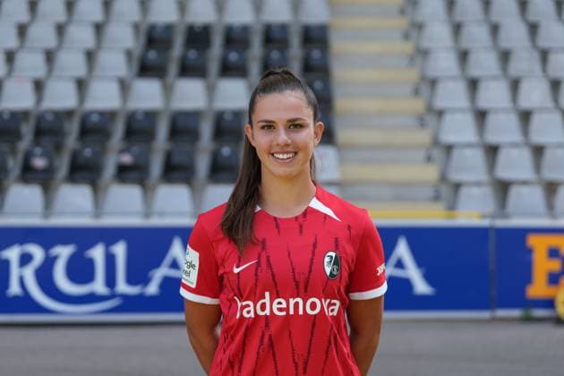 Leela Egli (SC Freiburg, 20) Media Day in der Saison 2024 2025 bei den SC Freiburg Frauen Copyright: xArnexAmbergx