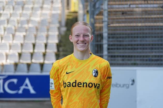 Rebecca Adamczyk (SC Freiburg, 33) Media Day in der Saison 2024 2025 bei den SC Freiburg Frauen Copyright: xArnexAmbergx