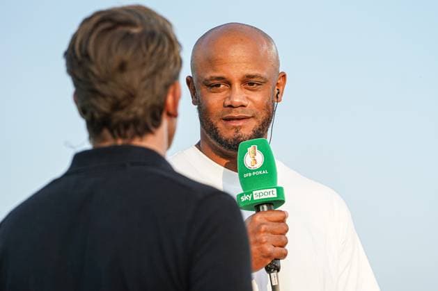 Sport Themen der Woche KW33 Sport Bilder des Tages Vincent Kompany (Trainer FC Bayern) beim DFB Pokalspiel SSV Ulm 1846 - FC Bayern München am 16.08.2024. ***DFL and DFB regulations prohibit any use of photographs as image sequences and or quasi-video.*** Ulm Donaustadion Baden-Württemberg Deutschland *** Vincent Kompany coach FC Bayern at the DFB Cup match SSV Ulm 1846 FC Bayern Munich on 16 08 2024 DFL and DFB regulations prohibit any use of photographs as image sequences and or quasi video Ulm Donaustadion Baden Württemberg Germany