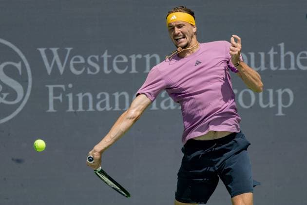 Sport Bilder des Tages August 16, 2024, Mason, Ohio, U.S: Alexander Zverev (GER) hits a forehand shot during FridayÃ¢â‚¬â ¢s Round of Sixteen at the Cincinnati Open at the Lindner Family Tennis Center , Mason, Oh. Mason U.S - ZUMAs304 20240816_zaf_s304_056 Copyright: xScottxStuartx