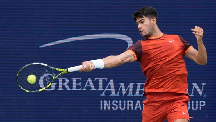 August 16, 2024: Carlos Alcaraz (ESP) loses to Gael Monfils (FRA) 4-6, 7-6, 6-4, at the Cincinnati Open being played at Lindner Family Tennis Center in Mason, Ohio, {USA} Ã‚ Tennisclix Cal Media Mason USA - ZUMAc04_ 20240816_zma_c04_031 Copyright: xLesliexBillmanx