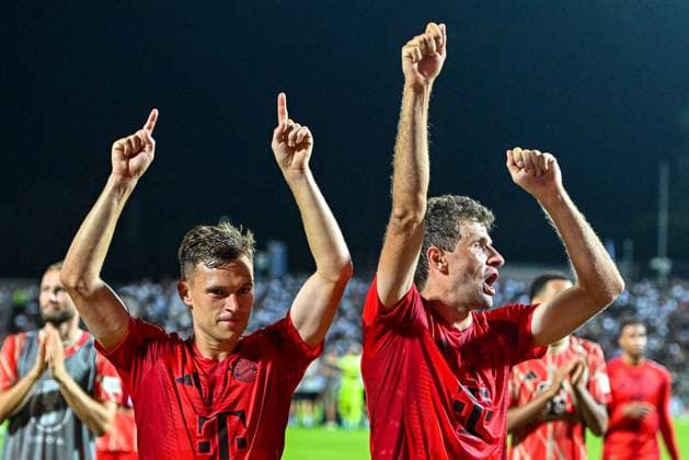 GER, DFB Pokal, SSV Ulm 1846 vs FC Bayern München 16.08.2024, Donaustadion, Ulm, GER, DFB Pokal, SSV Ulm 1846 vs FC Bayern München, im Bild Jubel nach Spielende, Joshua Kimmich (Bayern Muenchen, 6), Thomas Müller Mueller (Bayern Muenchen, 25)
