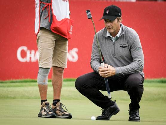 August 16, 2024, Calgary, Ab, CANADA: Mario Tiziani, of the United States, lines up his putt on the 17th green during the PGA, Golf Herren Tour Champions golf event in Calgary, Alta., Friday, Aug. 16, 2024. Mario Tiziani, - ZUMAc35_ 20240816_zaf_c35_088 Copyright: xJeffxMcintoshx
