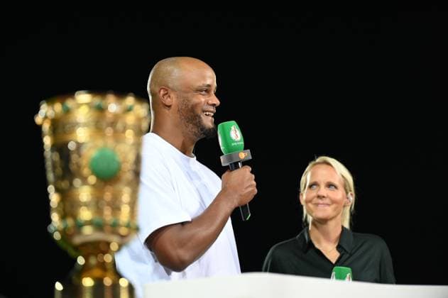 GER, BW, Ulm, DFB-Pokal Spiel - erste Runde, SSV Ulm 1846 Fussball vs FC Bayern Muenchen im Donaustadion, 16.08.24, v.l. Vincent Kompany (Coach FC Bayern Muenchen), Katja Streso (TV Moderatorin), im Interview DFL DFB regulations prohibit any use of photographs as image sequences and or quasi-video,