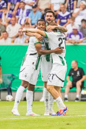Sport Themen der Woche KW33 Sport Bilder des Tages 17.08.2024, xomx, Fussball DFB Pokal 1.Runde, Erzgebirge Aue - Borussia Mönchengladbach emspor, v.l. jubelt, Torjubel, Tor, Goal, Jubel, Freude, freuen zum 1:3 durch Alassane Plea (Borussia Mönchengladbach). (DFL DFB REGULATIONS PROHIBIT ANY USE OF PHOTOGRAPHS as IMAGE SEQUENCES and or QUASI-VIDEO) Aue *** 17 08 2024, xomx, Fußball DFB Pokal 1 Runde, Erzgebirge Aue Borussia Mönchengladbach emspor, v l jubelt, Torjubel, Tor, Goal, Jubel, Freude, freuen zum 1 3 durch Alassane Plea Borussia Mönchengladbach DFL DFB REGULATIONS PROHIBIT ANY USE OF PHOTOGRAPHS as IMAGE SEQUENCES and or QUASI VIDEO Aue