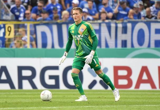 17.08.2024, xemx, Fussball DFB Pokal 1.Runde, VfR Aalen - FC Schalke 04 emspor, v.l. Ron-Thorben Hoffmann (FC Schalke 04) Aktion, Einzelaktion, Einzelbild, Freisteller, Ganzkoerperaufnahme, ganze Figur (DFL DFB REGULATIONS PROHIBIT ANY USE OF PHOTOGRAPHS as IMAGE SEQUENCES and or QUASI-VIDEO) Aalen *** 17 08 2024, xemx, Fußball DFB Pokal 1 Runde, VfR Aalen FC Schalke 04 emspor, v l Ron Thorben Hoffmann FC Schalke 04 Aktion, Einzelaktion, Einzelbild, Freisteller, Ganzkoerperaufnahme, ganze Figur DFL DFB REGULATIONS PROHIBIT ANY USE OF PHOTOGRAPHS as IMAGE SEQUENCES and or QUASI VIDEO Aalen