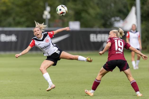 Eintracht Frankfurt - 1. FC Nürnberg, Testspiel Elisa Senß (Eintracht Frankfurt, 6) gegen Anny Kerim-Lindland (Nürnberg, 19). Testspiel zwischen Eintracht Frankfurt Frauen und dem 1. FC Nürnberg am 17. August 2024 in Frankfurt., Frankfurt am Main Hessen Deutschland Deutsche Bank Park