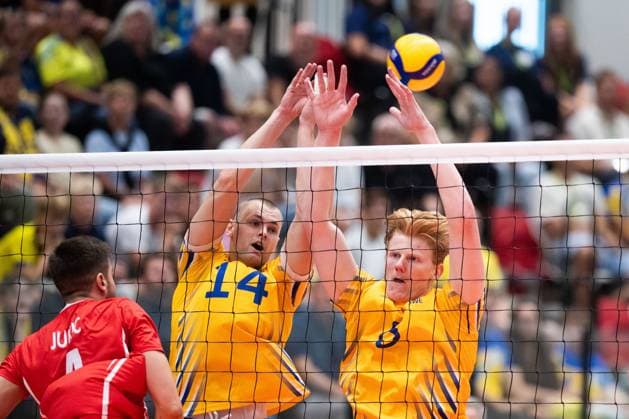 240817 Sveriges Jacob Link och Jacob Ekman under volleybollmatchen i herrarnas EM-kval mellan Sverige och Schweiz den 17 augusti 2024 i Habo. Copyright: AXELxBOBERG BB240817AX030