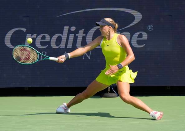 August 17, 2024: Mirra Andreeva loses to Iga Swiatek (POL) 4-6, 6-3, 7-5 at the Cincinnati Open being played at Lindner Family Tennis Center in Mason, Ohio, {USA} Ã‚ Tennisclix Cal Media Mason USA - ZUMAc04_ 20240817_zma_c04_059 Copyright: xLesliexBillmanx