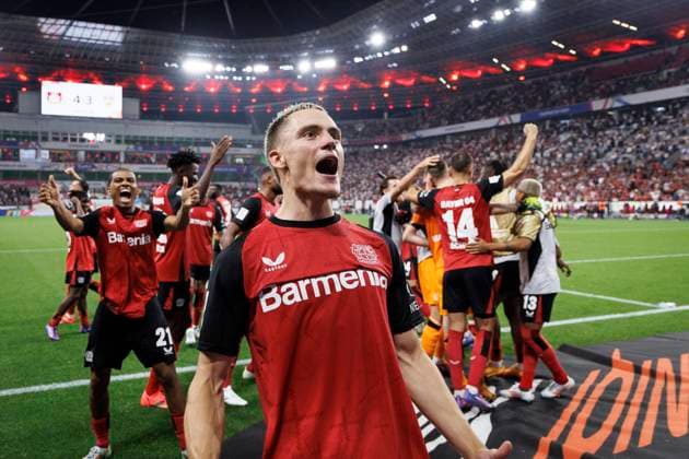 Sport Bilder des Tages DFL Supercup 2024, Bayer 04 Leverkusen - VfB Stuttgart; 17.08.2024 Florian Wirtz (Bayer 04 Leverkusen, 10) und links Amine Adli (Bayer 04 Leverkusen, 21) freuen sich über den Sieg im Supercup; Leverkusen, 17.08.2024: DFL Supercup 2024, Bayer 04 Leverkusen - VfB Stuttgart in der BayArena in Leverkusen. DFL REGULATIONS PROHIBIT ANY USE OF PHOTOGRAPHS AS IMAGE SEQUENCES AND OR QUASI-VIDEO. Copyright: xBEAUTIFULxSPORTS AxelxKohringx