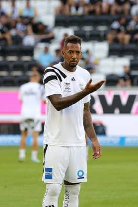 17.08.2023, Linz, AUT, Unterwegs in Oberösterreich, LASK - FC Red Bull Salzburg, Österreichische Fußball-Bundesliga, ADMIRAL Bundesliga - Grunddurchgang, 3. Runde, im Bild Jerome Boateng, LASK, *** 17 08 2023, Linz, AUT, On the road in Upper Austria, LASK FC Red Bull Salzburg, Austrian Football League, ADMIRAL Bundesliga basic round, 3rd round, in the picture Jerome Boateng, LASK,