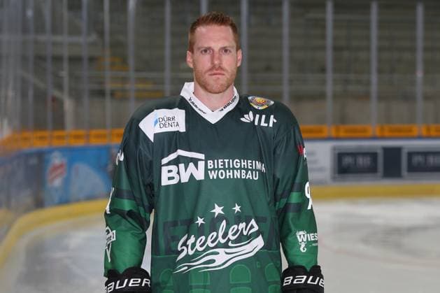 Eishockey, DEL2, SC Bietigheim Steelers Porträttermin 2024 2025 BAU 17.08.2023, Deutschland, Bietigheim, Eishockey, SC Steelers Bietigheim, Tyler McNeely