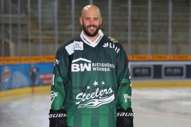 Eishockey, DEL2, SC Bietigheim Steelers Porträttermin 2024 2025 BAU 17.08.2023, Deutschland, Bietigheim, Eishockey, SC Steelers Bietigheim, Sören Sturm