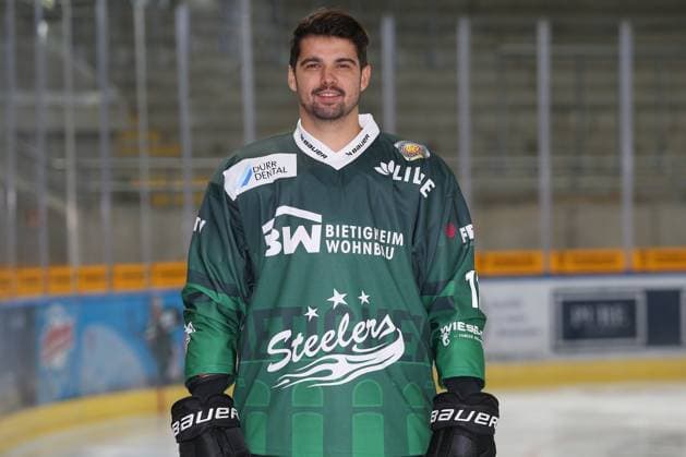 Eishockey, DEL2, SC Bietigheim Steelers Porträttermin 2024 2025 BAU 17.08.2023, Deutschland, Bietigheim, Eishockey, SC Steelers Bietigheim, Marek Racuk