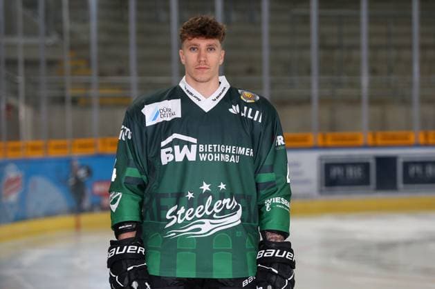 Eishockey, DEL2, SC Bietigheim Steelers Porträttermin 2024 2025 BAU 17.08.2023, Deutschland, Bietigheim, Eishockey, SC Steelers Bietigheim, Joshua Rust