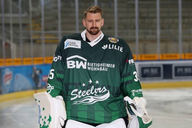 Eishockey, DEL2, SC Bietigheim Steelers Porträttermin 2024 2025 BAU 17.08.2023, Deutschland, Bietigheim, Eishockey, SC Steelers Bietigheim, Olafr Schmidt