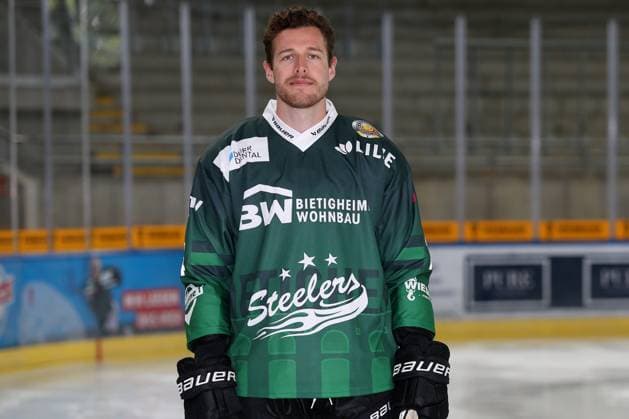 Eishockey, DEL2, SC Bietigheim Steelers Porträttermin 2024 2025 BAU 17.08.2023, Deutschland, Bietigheim, Eishockey, SC Steelers Bietigheim, Jesse Roach