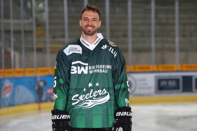 Eishockey, DEL2, SC Bietigheim Steelers Porträttermin 2024 2025 BAU 17.08.2023, Deutschland, Bietigheim, Eishockey, SC Steelers Bietigheim, Mick Hochreither