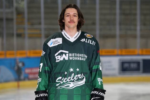 Eishockey, DEL2, SC Bietigheim Steelers Porträttermin 2024 2025 BAU 17.08.2023, Deutschland, Bietigheim, Eishockey, SC Steelers Bietigheim, Anton Sproll