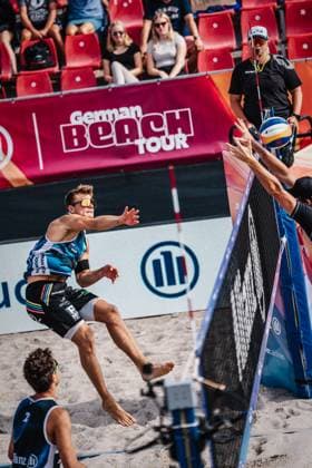 Beachvolleyball Männer Allianz German Beach Tour 2024 Tourstop Kühlungsborn 2 17.08.2024 Daniel Kirchner beim Angriff Kühlungsborn Strand an der Seebrücke Mecklenburg-Vorpommern Deutschland