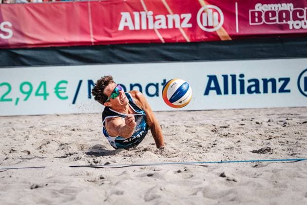Beachvolleyball Männer Allianz German Beach Tour 2024 Tourstop Kühlungsborn 2 17.08.2024 Lui Wüst springt zum Ball Kühlungsborn Strand an der Seebrücke Mecklenburg-Vorpommern Deutschland
