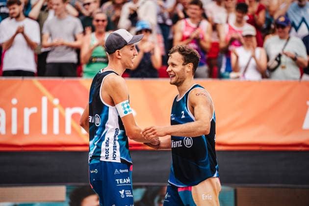 Beachvolleyball Männer Allianz German Beach Tour 2024 Tourstop Kühlungsborn 2 17.08.2024 v.l. Momme Lorenz und Eric Stadie Jubel Kühlungsborn Strand an der Seebrücke Mecklenburg-Vorpommern Deutschland