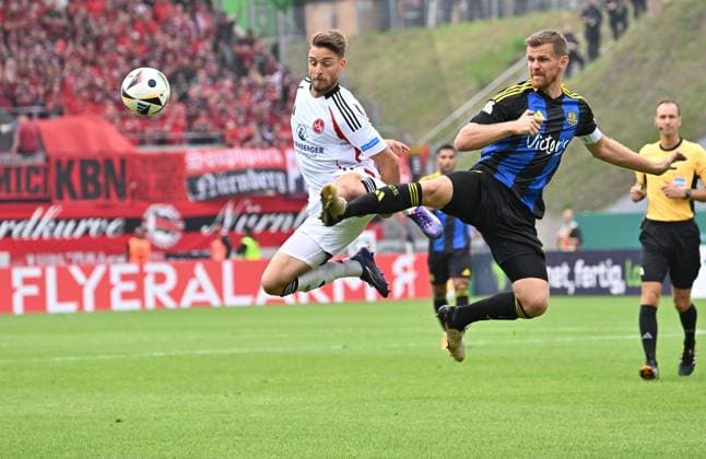 Sport Themen der Woche KW33 Sport Bilder des Tages 18.08.2024 - Fussball - Saison 2024 2025 - DFB-Pokal - 01. Runde: 1. FC Saarbrücken - 1. FC Nürnberg FCN ( Club ) - Sportfoto Zink - xwoxzix - regulations prohibit any use of photographs as image sequences and or quasi-video - only for editorial use - Lukas Schleimer (36, 1. FC Nürnberg FCN ) Manuel Zeitz (8, 1. FC Saarbrücken FCS ) *** 18 08 2024 Soccer season 2024 2025 DFB Cup 01 round 1 FC Saarbrücken 1 FC Nuremberg FCN Club Sportfoto Zink xwoxzix regulations prohibit any use of photographs as image sequences and or quasi video only for editorial use Lukas Schleimer 36, 1 FC Nuremberg FCN Manuel Zeitz 8, 1 FC Saarbrücken FCS