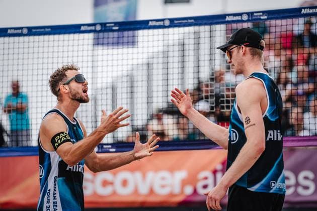 Beachvolleyball Männer Allianz German Beach Tour 2024 Tourstop Kühlungsborn 2 18.08.2024 v.l. Jonas Sagstetter und Philipp Huster Kühlungsborn Strand an der Seebrücke Mecklenburg-Vorpommern Deutschland