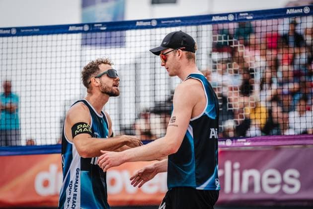 Beachvolleyball Männer Allianz German Beach Tour 2024 Tourstop Kühlungsborn 2 18.08.2024 v.l. Jonas Sagstetter und Philipp Huster Kühlungsborn Strand an der Seebrücke Mecklenburg-Vorpommern Deutschland