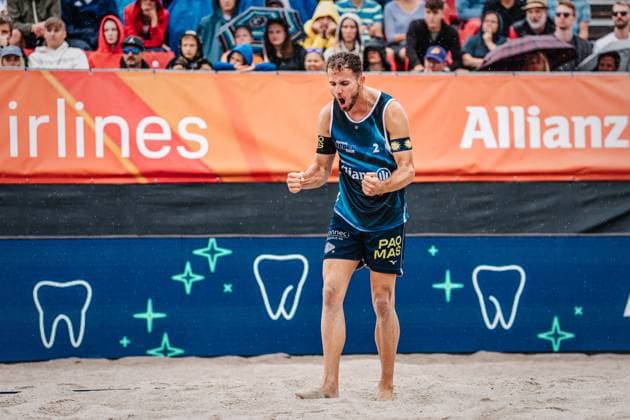 Beachvolleyball Männer Allianz German Beach Tour 2024 Tourstop Kühlungsborn 2 18.08.2024 Jonas Sagstetter jubelt Kühlungsborn Strand an der Seebrücke Mecklenburg-Vorpommern Deutschland