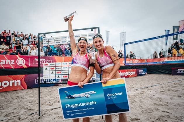 Beachvolleyball Frauen Allianz German Beach Tour 2024 Tourstop Kühlungsborn 2 18.08.2024 v.l. Kim van de Velde und Sandra Ittlinger gewinnen das Turnier in Kühlungsborn Kühlungsborn Strand an der Seebrücke Mecklenburg-Vorpommern Deutschland
