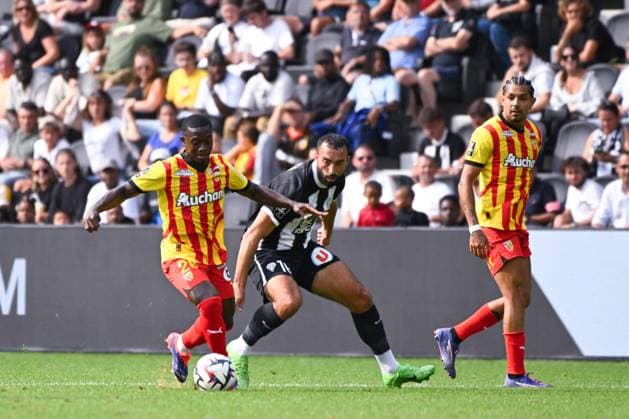 Nampalys Mendy ( 26 - Lens ) and Abdelli Himad ( 10 - Angers ) during the Ligue 1 match between Angers SCO and RC Lens at Stade Raymond Kopa on August 18, 2024 in Angers, France. ( Photo by federico pestellini panoramic ) - FOOTBALL : Angers vs Lens - Ligue 1 - 18 08 2024 FedericoPestellini Panoramic 