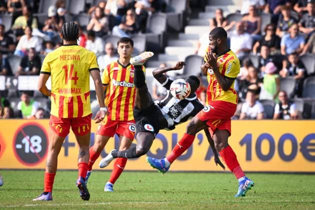 Niane Ibrahima ( 7 - Angers ) and Kevin Danso ( 4 - Lens ) during the Ligue 1 match between Angers SCO and RC Lens at Stade Raymond Kopa on August 18, 2024 in Angers, France. ( Photo by federico pestellini panoramic ) - FOOTBALL : Angers vs Lens - Ligue 1 - 18 08 2024 FedericoPestellini Panoramic 