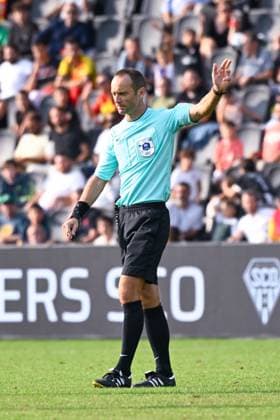 Thomas LEONARD ( referee ) during the Ligue 1 match between Angers SCO and RC Lens at Stade Raymond Kopa on August 18, 2024 in Angers, France. ( Photo by federico pestellini panoramic ) - FOOTBALL : Angers vs Lens - Ligue 1 - 18 08 2024 FedericoPestellini Panoramic 