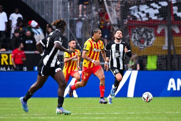 Facundo Axel MEDINA ( 14 - Lens ) during the Ligue 1 match between Angers SCO and RC Lens at Stade Raymond Kopa on August 18, 2024 in Angers, France. ( Photo by federico pestellini panoramic ) - FOOTBALL : Angers vs Lens - Ligue 1 - 18 08 2024 FedericoPestellini Panoramic 