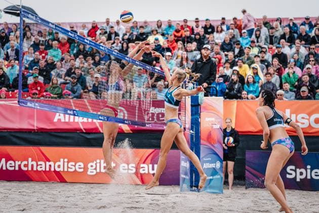Beachvolleyball Frauen Allianz German Beach Tour 2024 Tourstop Kühlungsborn 2 18.08.2024 v.l. Sandra Ittlinger gegen Paula Schürholz Kühlungsborn Strand an der Seebrücke Mecklenburg-Vorpommern Deutschland