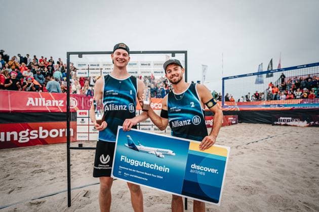 Beachvolleyball Männer Allianz German Beach Tour 2024 Tourstop Kühlungsborn 2 18.08.2024 v.l. Philipp Huster und Jonas Sagstetter gewinnen das Turnier in Kühlungsborn Kühlungsborn Strand an der Seebrücke Mecklenburg-Vorpommern Deutschland