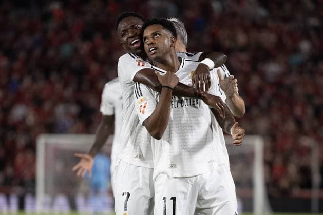 Sport Themen der Woche KW33 Sport Bilder des Tages Rodrigo Goez of Real Madrid CF (L) celebrates his goal during the LaLiga EA Sports match between RCD Mallorca and Real Madrid CF at Estadi de Son Moix on August 18, 2024 in Mallorca, Spain. (Photo by: LGM Panoramic) Football : Mallorca vs Real Madrid - la liga EA - 18 08 202 LGM Panoramic 