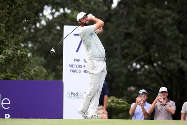 MEMPHIS, TN - AUGUST 18: Scottie Scheffler (USA) during the final round of the 2024 FedEx St. Jude Championship on August 18, 2024 at TPC Southwind in Memphis, Tennessee. (Photo by Michael Wade Icon Sportswire) GOLF: AUG 18 PGA, Golf Herren FedExCup Playoffs - FedEx St. Jude Championship EDITORIAL USE ONLY Icon08182444