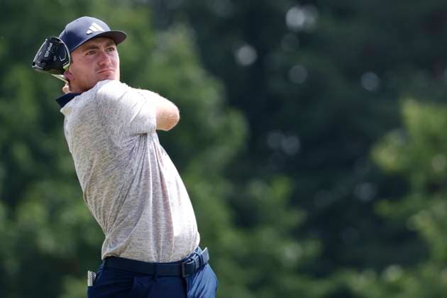 MEMPHIS, TN - AUGUST 18: Nick Dunlap watches his drive on No. 3 during the final round of the FedEx St. Jude Championship, August 18, 2024 at TPC Southwind in Memphis, Tennessee. (Photo by Matthew Maxey Icon Sportswire) GOLF: AUG 18 PGA, Golf Herren FedExCup Playoffs - FedEx St. Jude Championship EDITORIAL USE ONLY Icon240818008