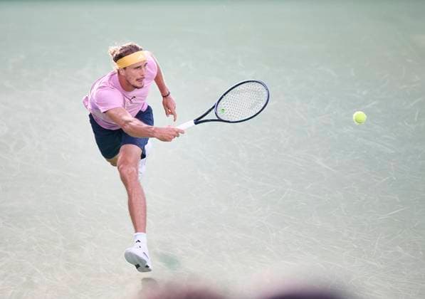 CINCINNATI, OH - AUGUST 18: Alexander Zverev of Germany hits a forehand in a match against Jannik Sinner of Italy during the semifinal round of the Cincinnati Open at the Lindner Family Tennis Center on August 18, 2024 in Mason, OH. (Photo by Shelley Lipton Icon Sportswire) TENNIS: AUG 18 Cincinnati Open EDITORIAL USE ONLY Icon2408182413