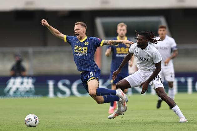 Sport Themen der Woche KW33 Sport Bilder des Tages Ondrej Duda (Hellas Verona)Andre Zambo Anguissa (Napoli) during the Italian Serie A match between Hellas Verona 3-0 Napoli at Marcantonio Bentegodi Stadium on August 18, 2024 in Verona, Italy. Noxthirdxpartyxsales  (263629783)