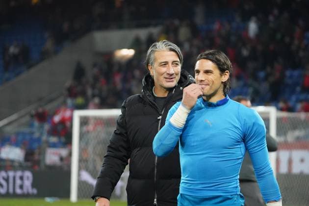 Yann Sommer, 35, tritt nach der EM 2024 aus der Schweizer Nationalmannschaft zurück. Rekordtorhüter mit 94 Länderspielen, 35 Mal ohne Gegentor. Debüt 2012 unter Ottmar Hitzfeld, seit 2014 Nummer 1 nach Benaglio. Höhepunkte: EM 2021, Parade gegen Mbappà im Achtelfinale. Teilnahme an EM 2016, 2021, 2024 und WM 2018, 2022. Fokus auf Inter Mailand. Dank an Mitspieler, Trainer, Fans. Vorbild für junge Spieler, würdigt Pierluigi Tami (SFV). Unvergessliche Momente in 12 Jahren Nati. Archiv RECORD DATE NOT STATED Copyright: xJOERANxSTEINSIEKx