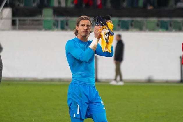 Yann Sommer, 35, tritt nach der EM 2024 aus der Schweizer Nationalmannschaft zurück. Rekordtorhüter mit 94 Länderspielen, 35 Mal ohne Gegentor. Debüt 2012 unter Ottmar Hitzfeld, seit 2014 Nummer 1 nach Benaglio. Höhepunkte: EM 2021, Parade gegen Mbappà im Achtelfinale. Teilnahme an EM 2016, 2021, 2024 und WM 2018, 2022. Fokus auf Inter Mailand. Dank an Mitspieler, Trainer, Fans. Vorbild für junge Spieler, würdigt Pierluigi Tami (SFV). Unvergessliche Momente in 12 Jahren Nati. Archiv RECORD DATE NOT STATED Copyright: xJOERANxSTEINSIEKx