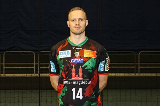 Omar Ingi Magnusson (SC Magdeburg,14) - 1. Handball Bundesliga Porträttermin 1. BL 2024 2025 offizieller Fototermin SC Magdeburg in der GETEC Arena in Magdeburg - Porträt, Portrait, Einzelbild, Deutschland, Handball, Maenner, GER, 19.08.2024