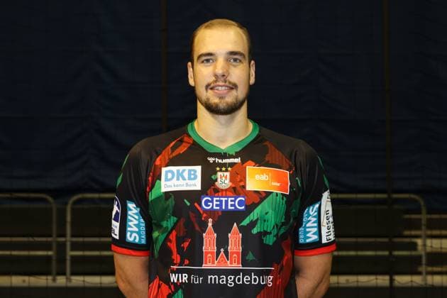 Tim Zechel (SC Magdeburg,9) - 1. Handball Bundesliga Porträttermin 1. BL 2024 2025 offizieller Fototermin SC Magdeburg in der GETEC Arena in Magdeburg - Porträt, Portrait, Einzelbild, Deutschland, Handball, Maenner, GER, 19.08.2024
