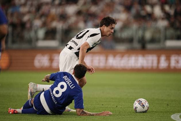 Juventus& x2019; Kenan Yildiz , Como s Daniele Baselli during the Serie A soccer match between Juventus and Como at the Allianz Stadium in Turin, north west Italy - Monday, August 19, 2024. - Soccer .  Copyright: xx